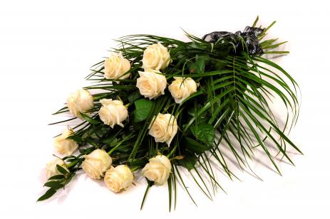 Купить траурный букет из белых роз с доставкой по Нестерову